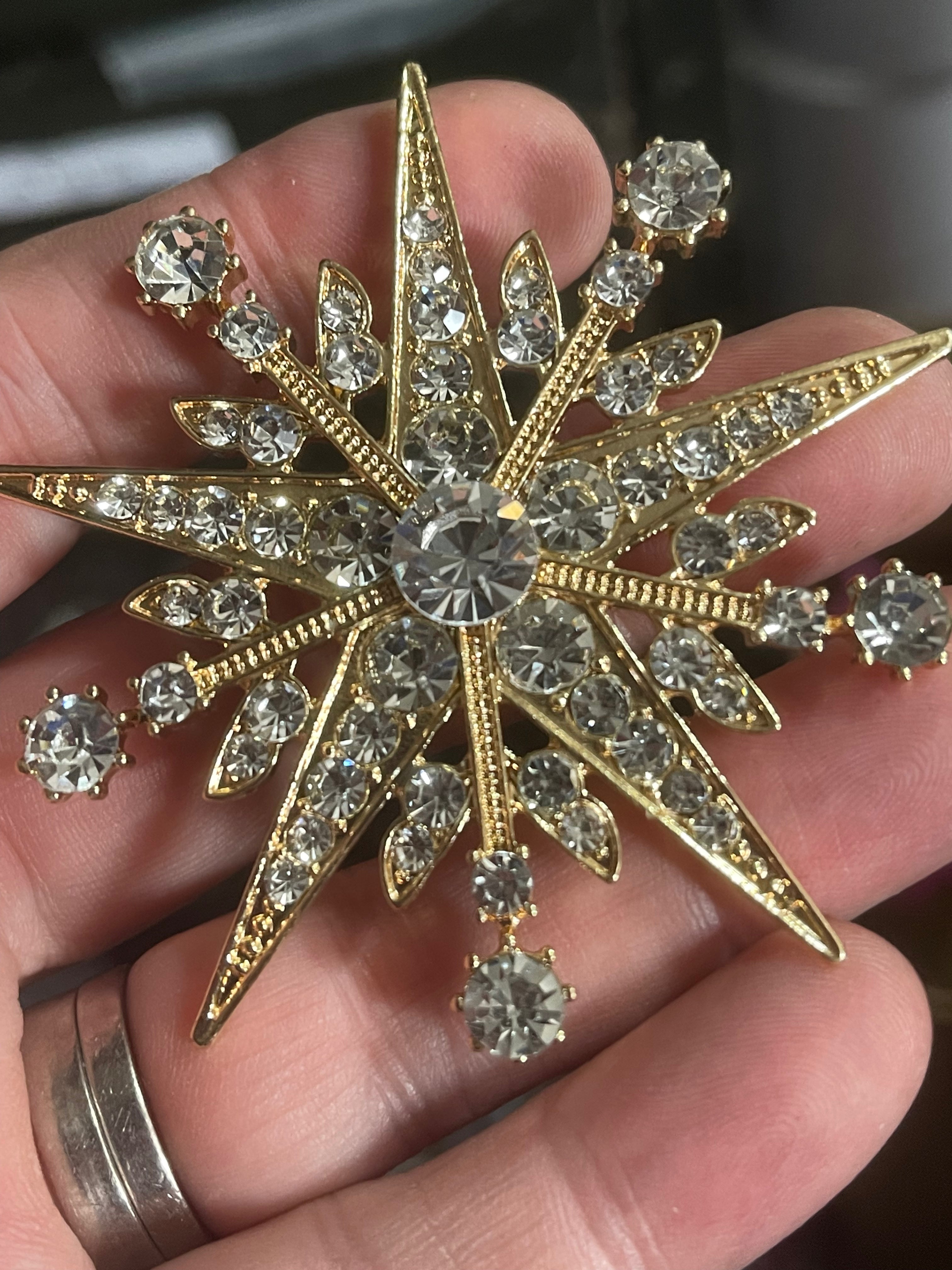 Large diamanté gold star brooch